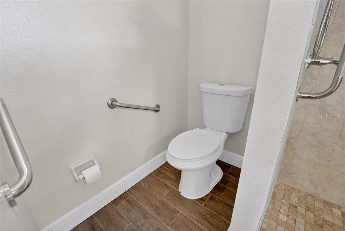 Listing photo id 36 for 1701 Staysail Drive