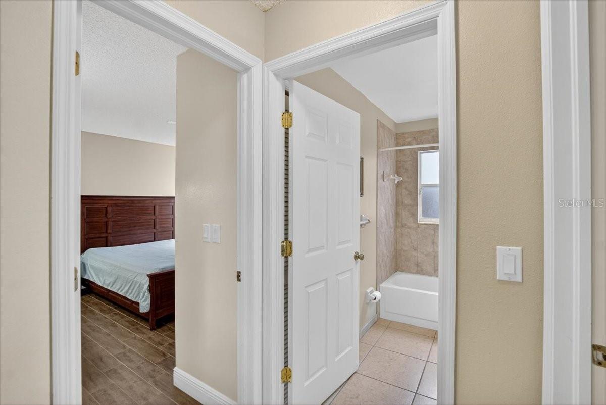 Listing photo id 40 for 1701 Staysail Drive