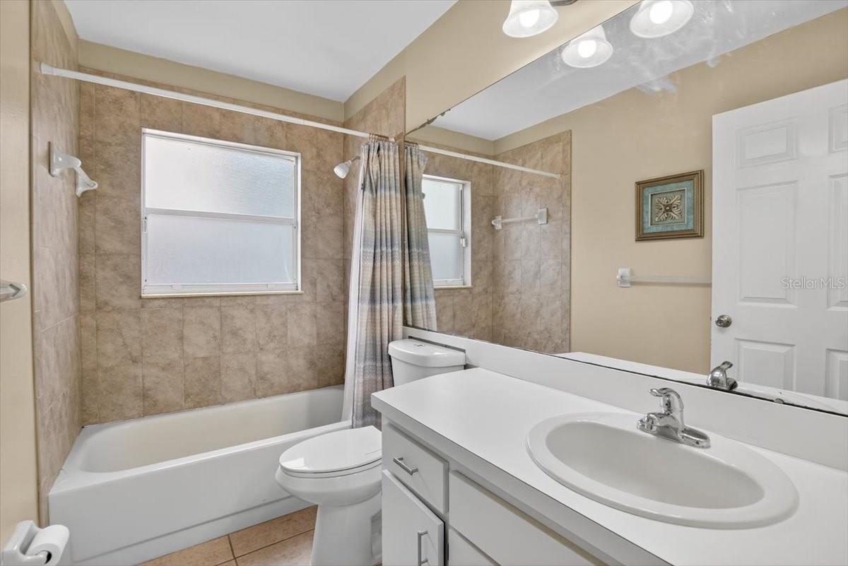 Listing photo id 45 for 1701 Staysail Drive