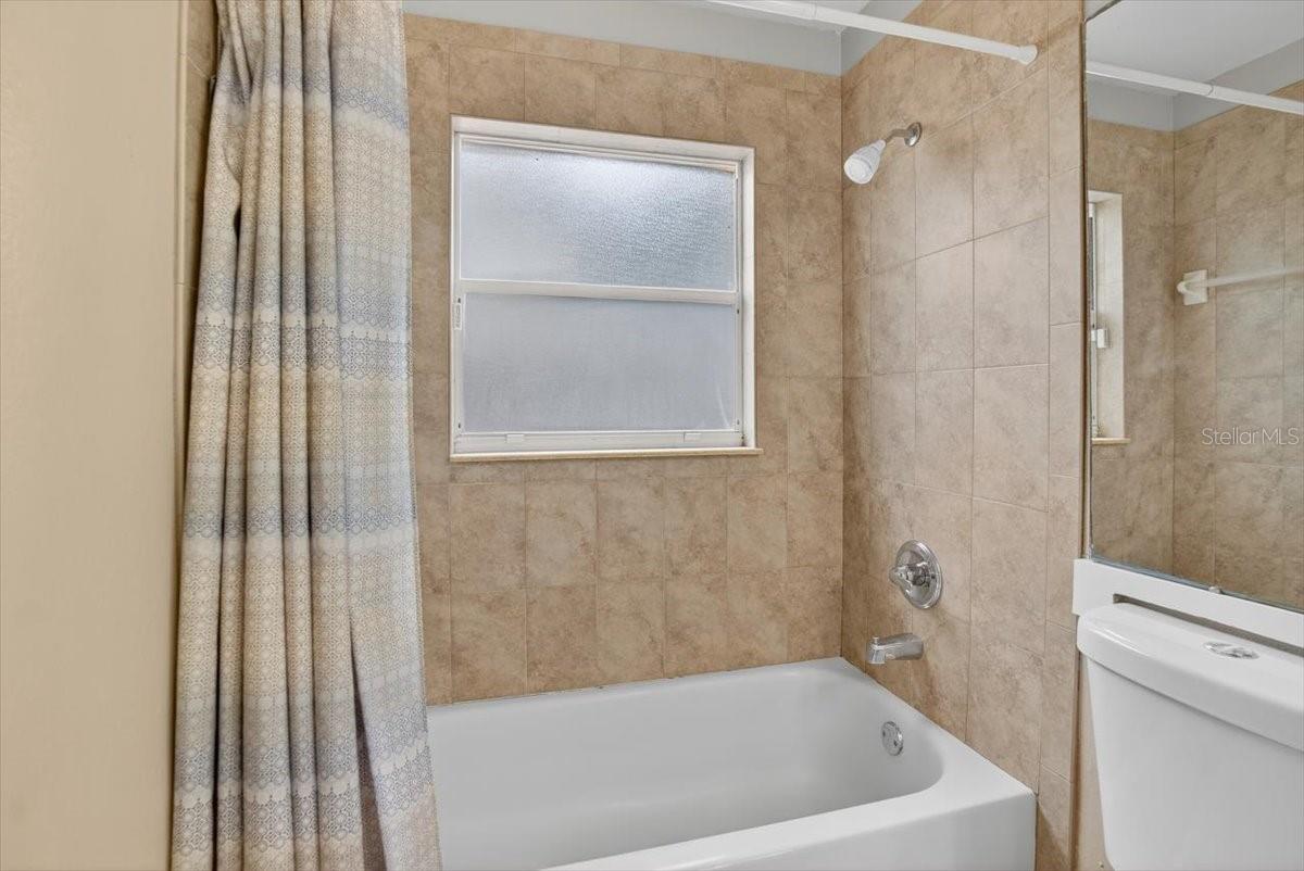 Listing photo id 46 for 1701 Staysail Drive