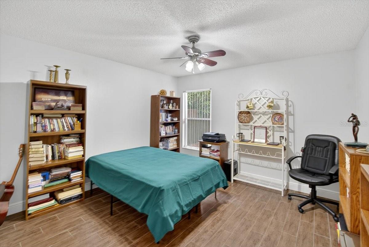 Listing photo id 48 for 1701 Staysail Drive