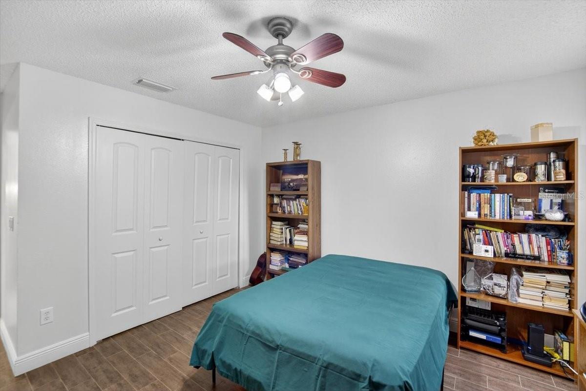 Listing photo id 49 for 1701 Staysail Drive