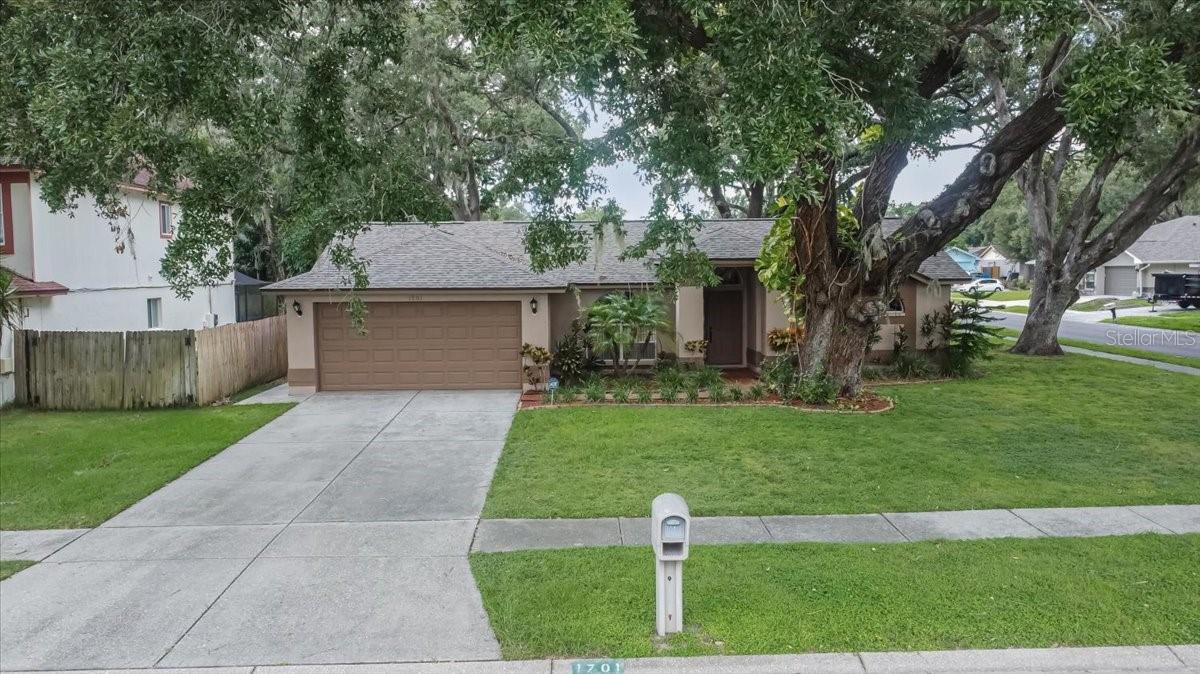 Listing photo id 74 for 1701 Staysail Drive