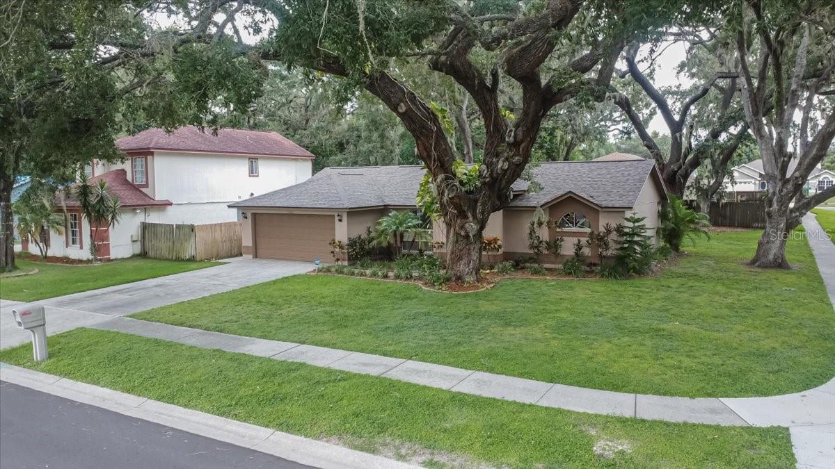 Listing photo id 75 for 1701 Staysail Drive