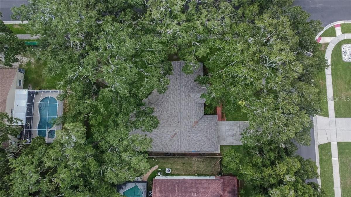 Listing photo id 81 for 1701 Staysail Drive