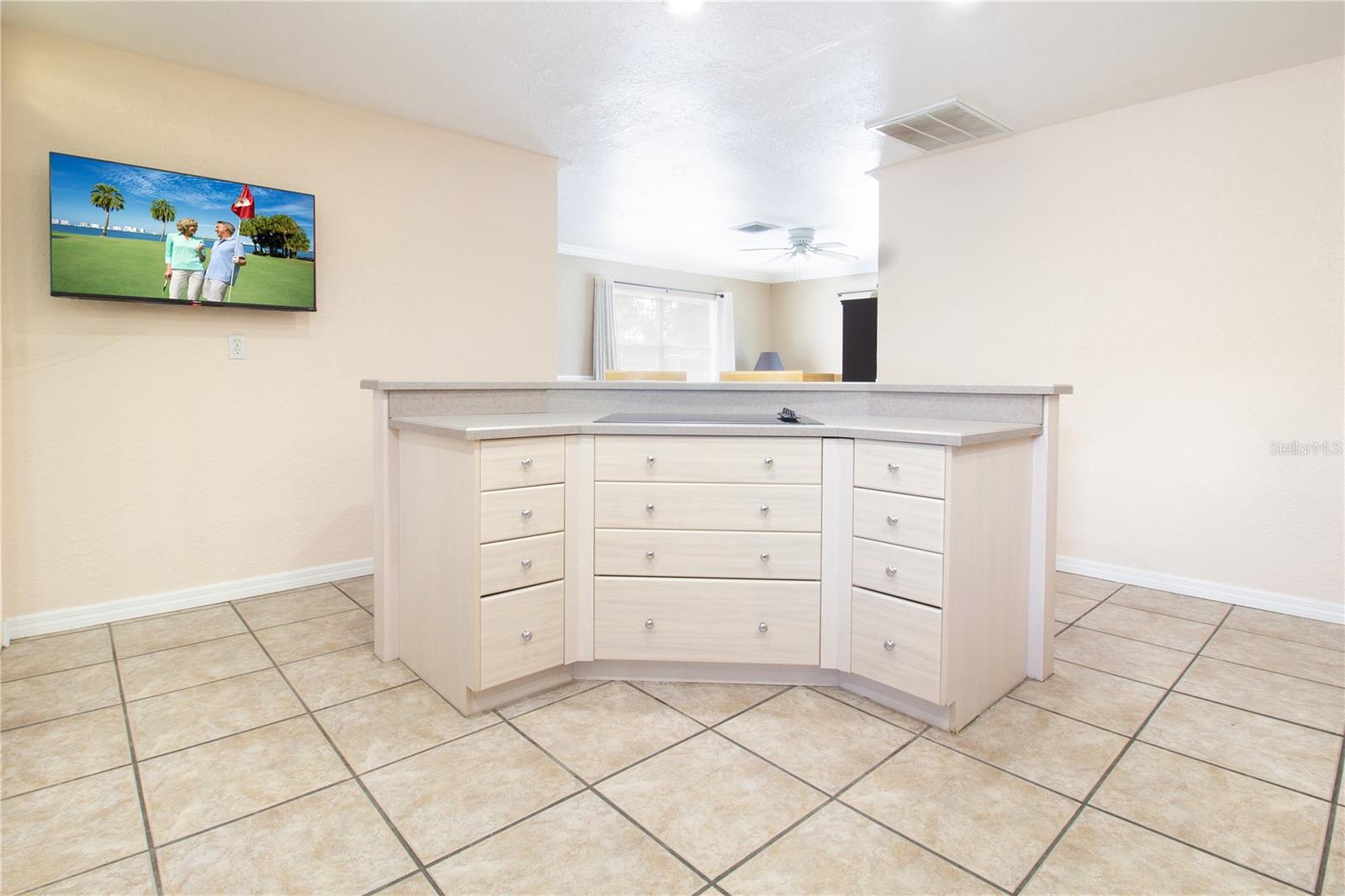 Image 10 of 38 For 527 Glenoak Street N