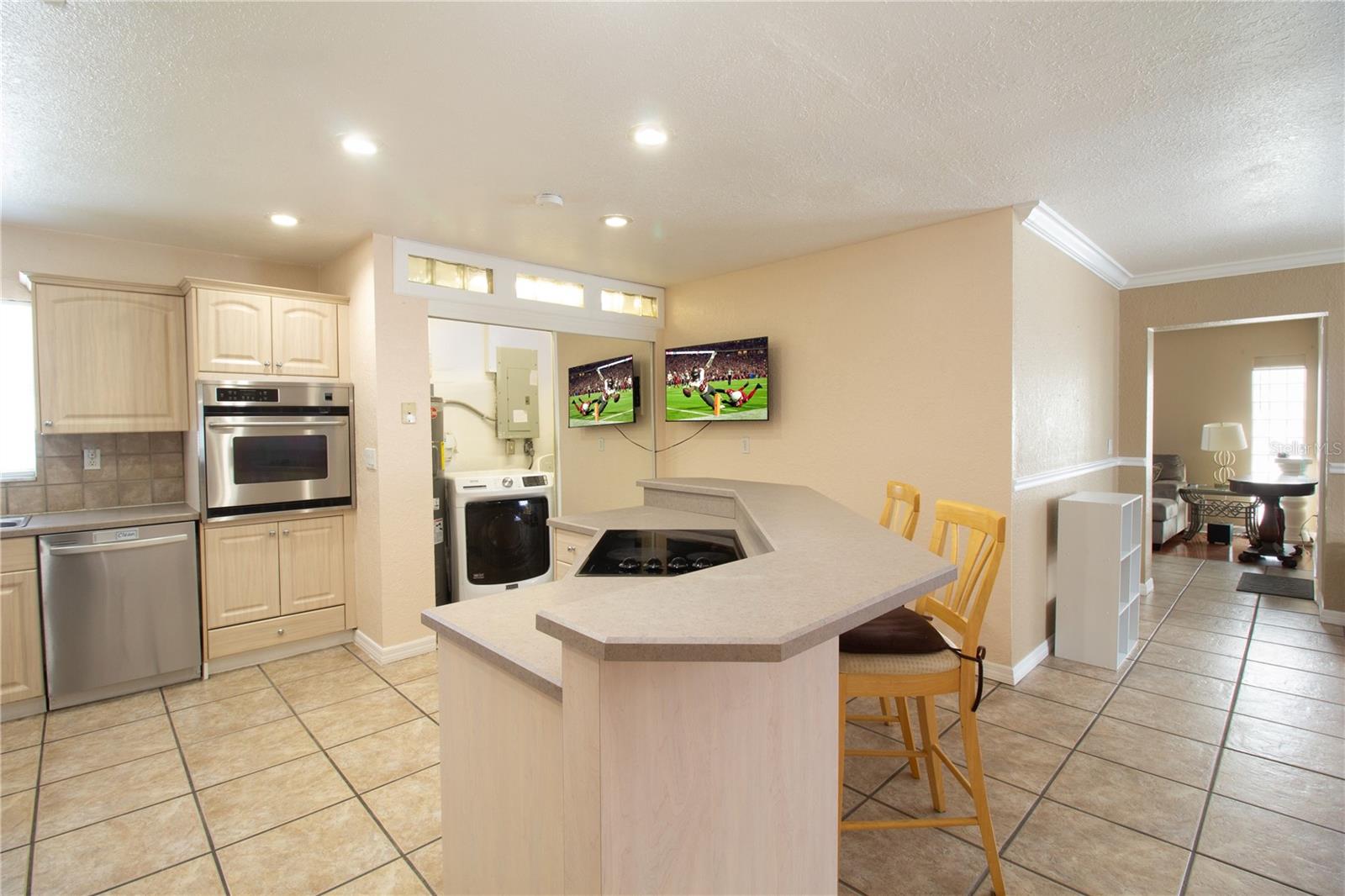 Image 12 of 38 For 527 Glenoak Street N