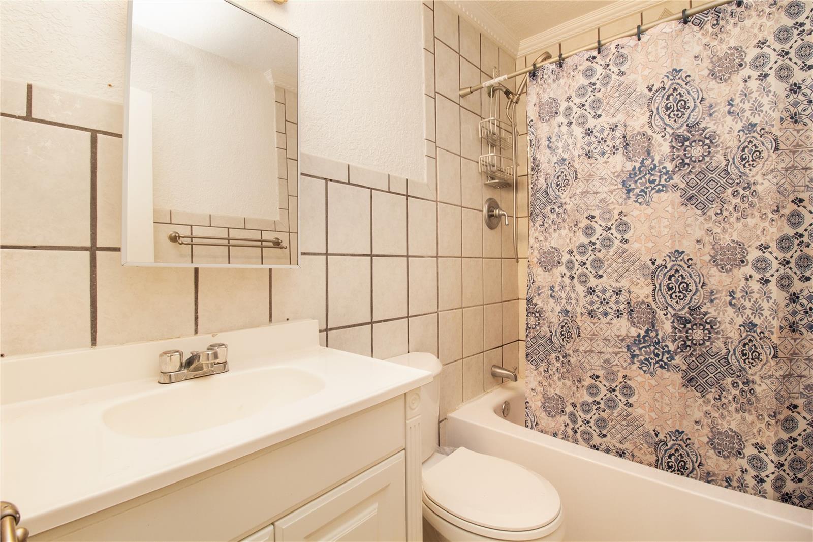 Image 25 of 38 For 527 Glenoak Street N