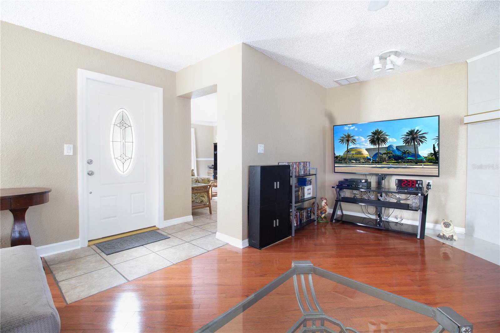Image 4 of 38 For 527 Glenoak Street N