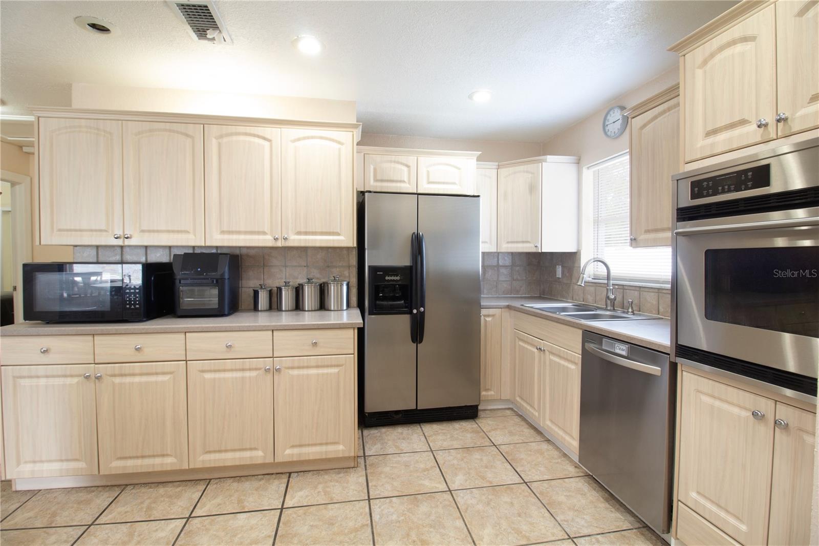Image 7 of 38 For 527 Glenoak Street N