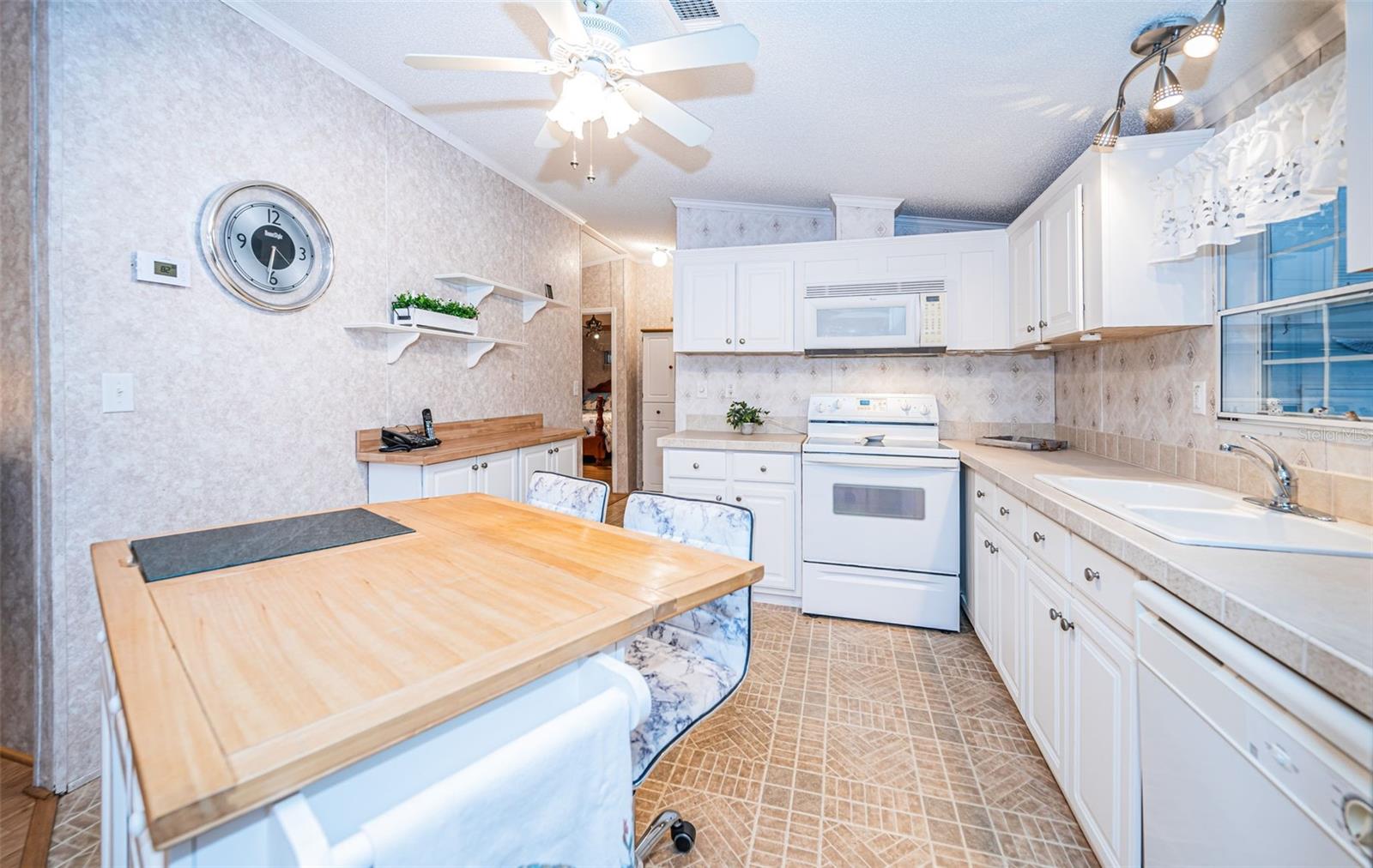 Image 23 of 62 For 3536 Kauna Point Drive