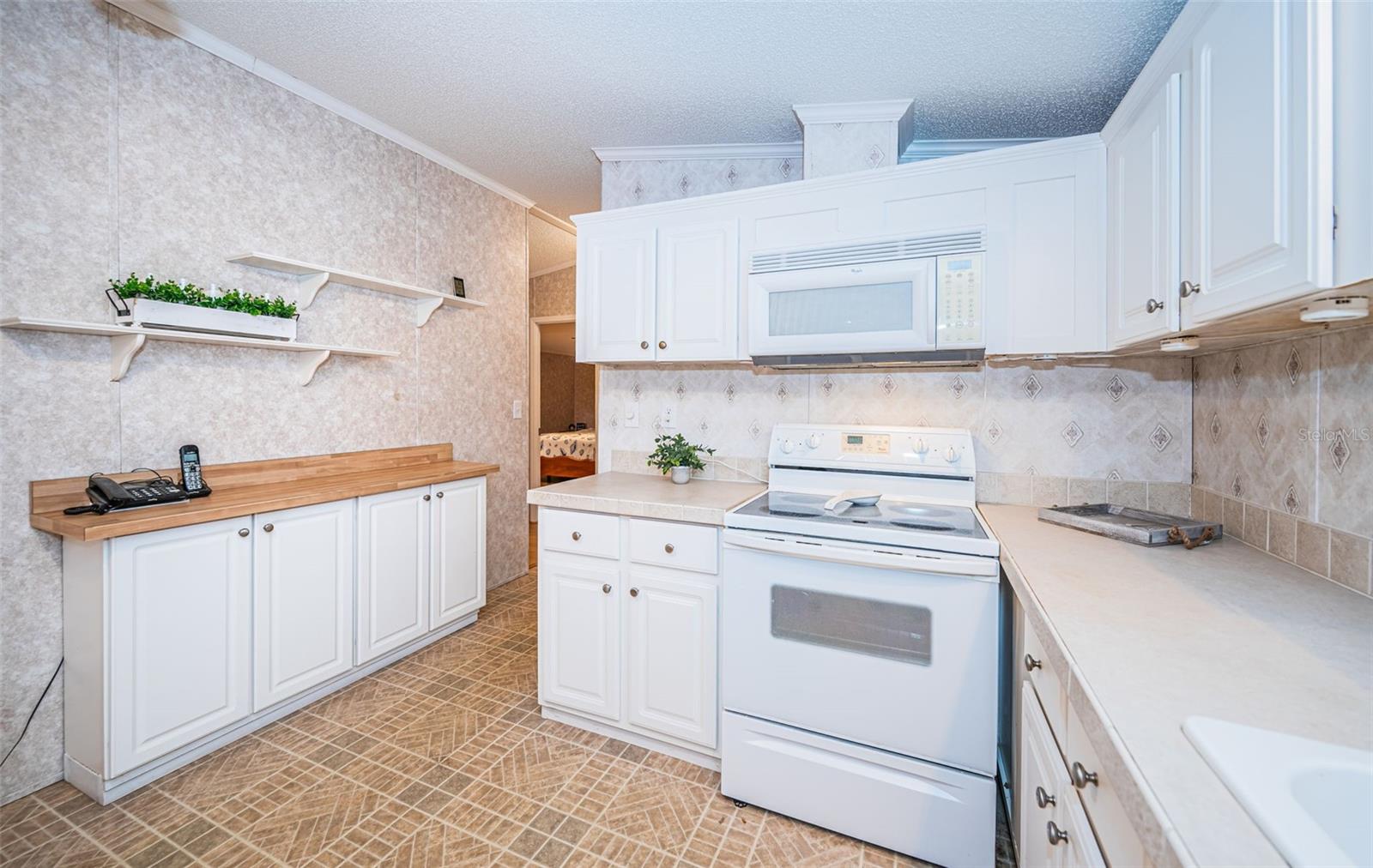 Image 24 of 62 For 3536 Kauna Point Drive