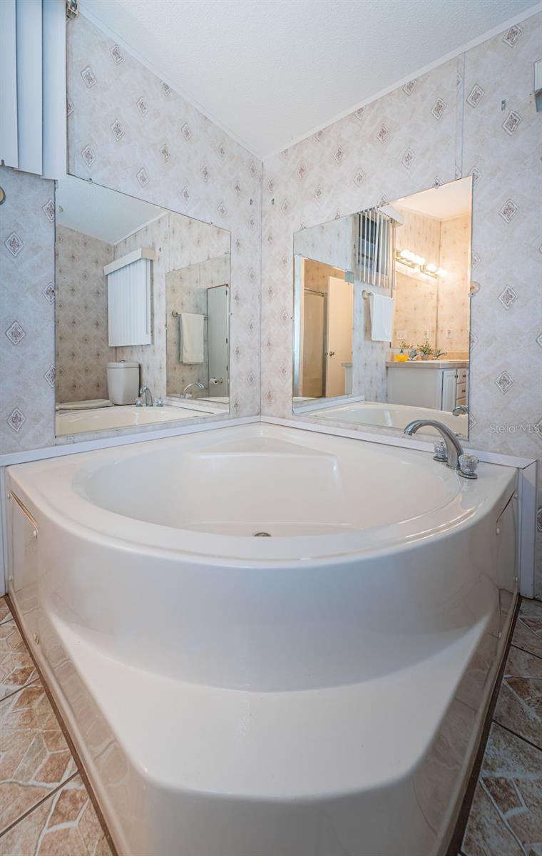 Image 31 of 62 For 3536 Kauna Point Drive