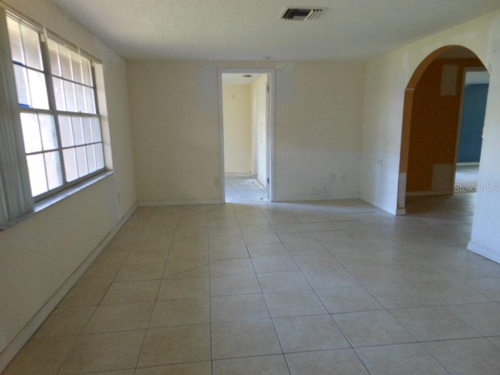 Image 12 of 36 For 1243 Royal Oak Drive