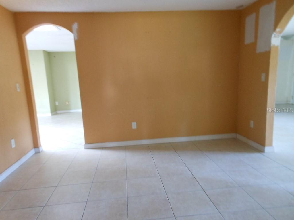 Image 21 of 36 For 1243 Royal Oak Drive