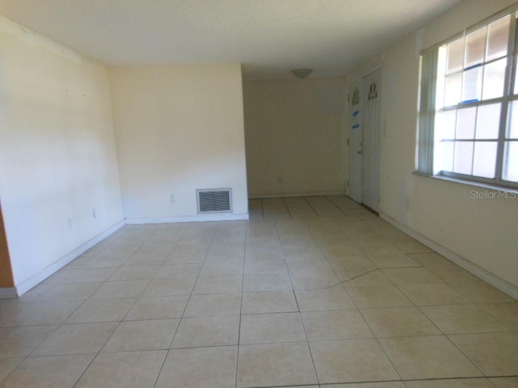 Image 22 of 36 For 1243 Royal Oak Drive
