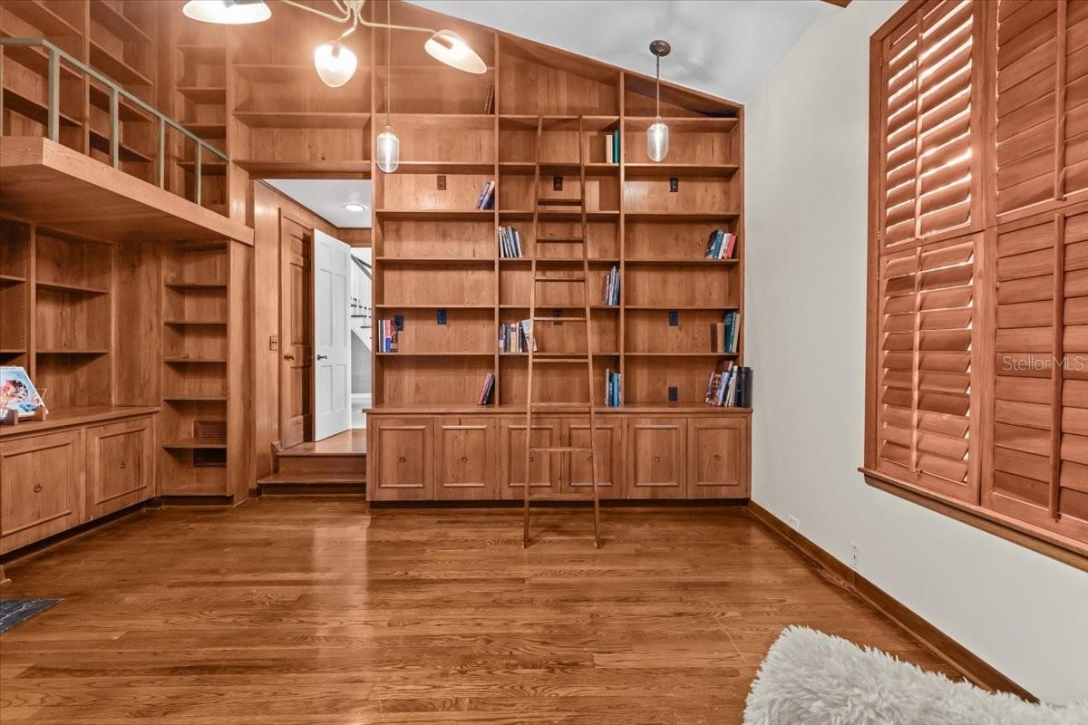 Image 30 of 93 For 6620 Colony Drive S