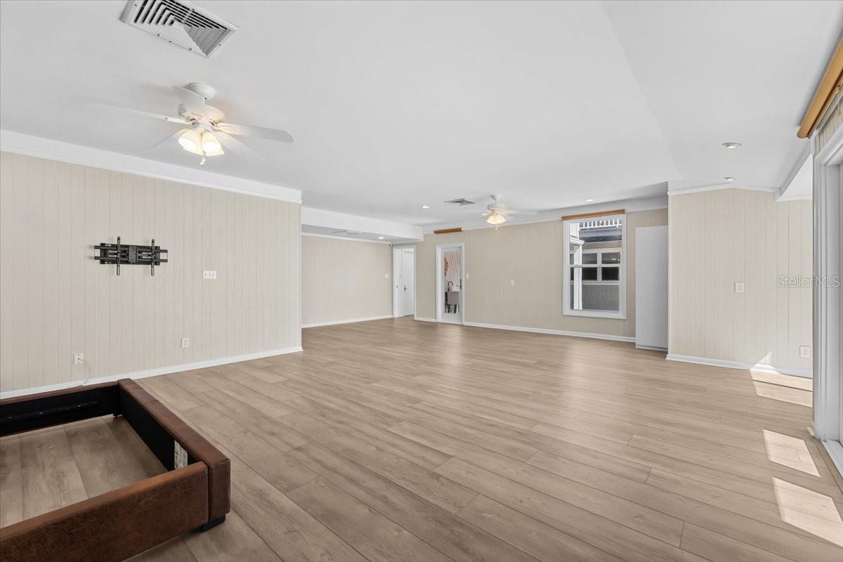 Image 41 of 93 For 6620 Colony Drive S