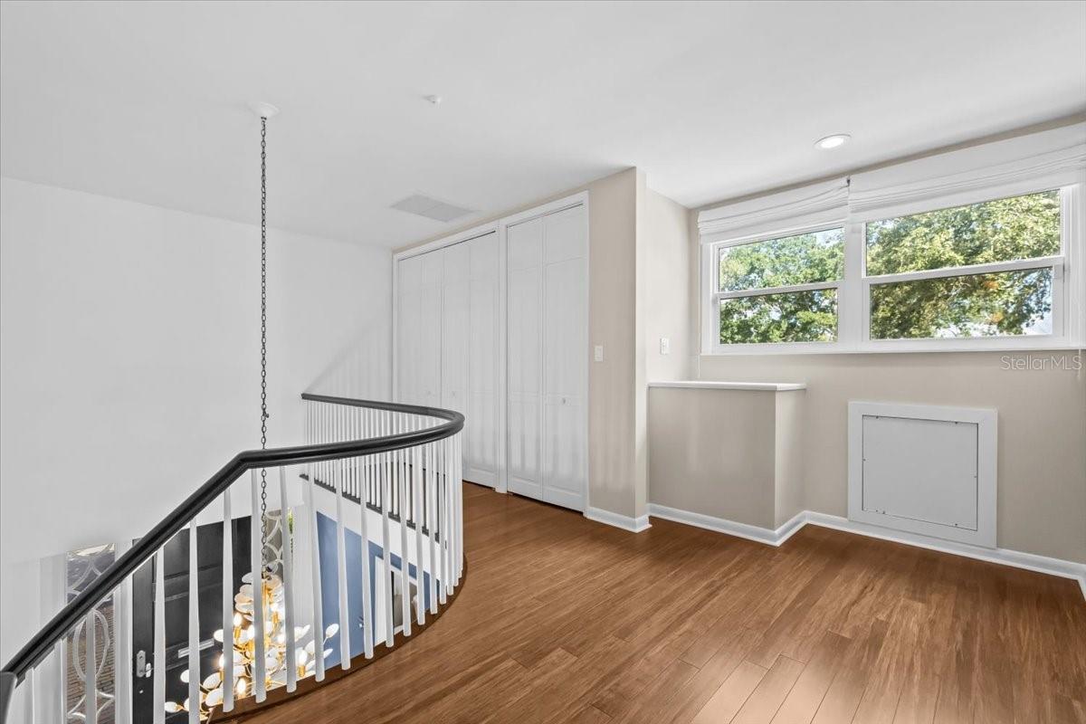Image 46 of 93 For 6620 Colony Drive S