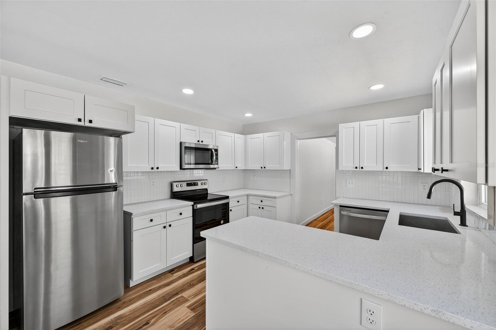 Image 14 of 51 For 1767 Scranton Street S