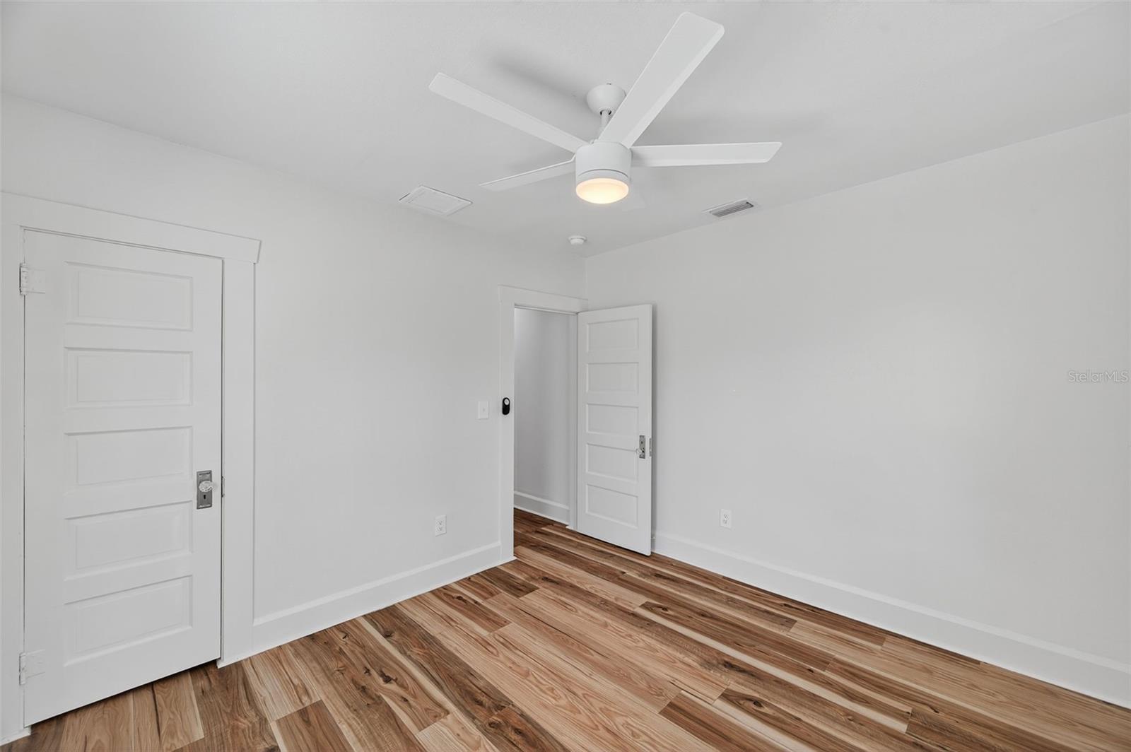 Image 17 of 51 For 1767 Scranton Street S
