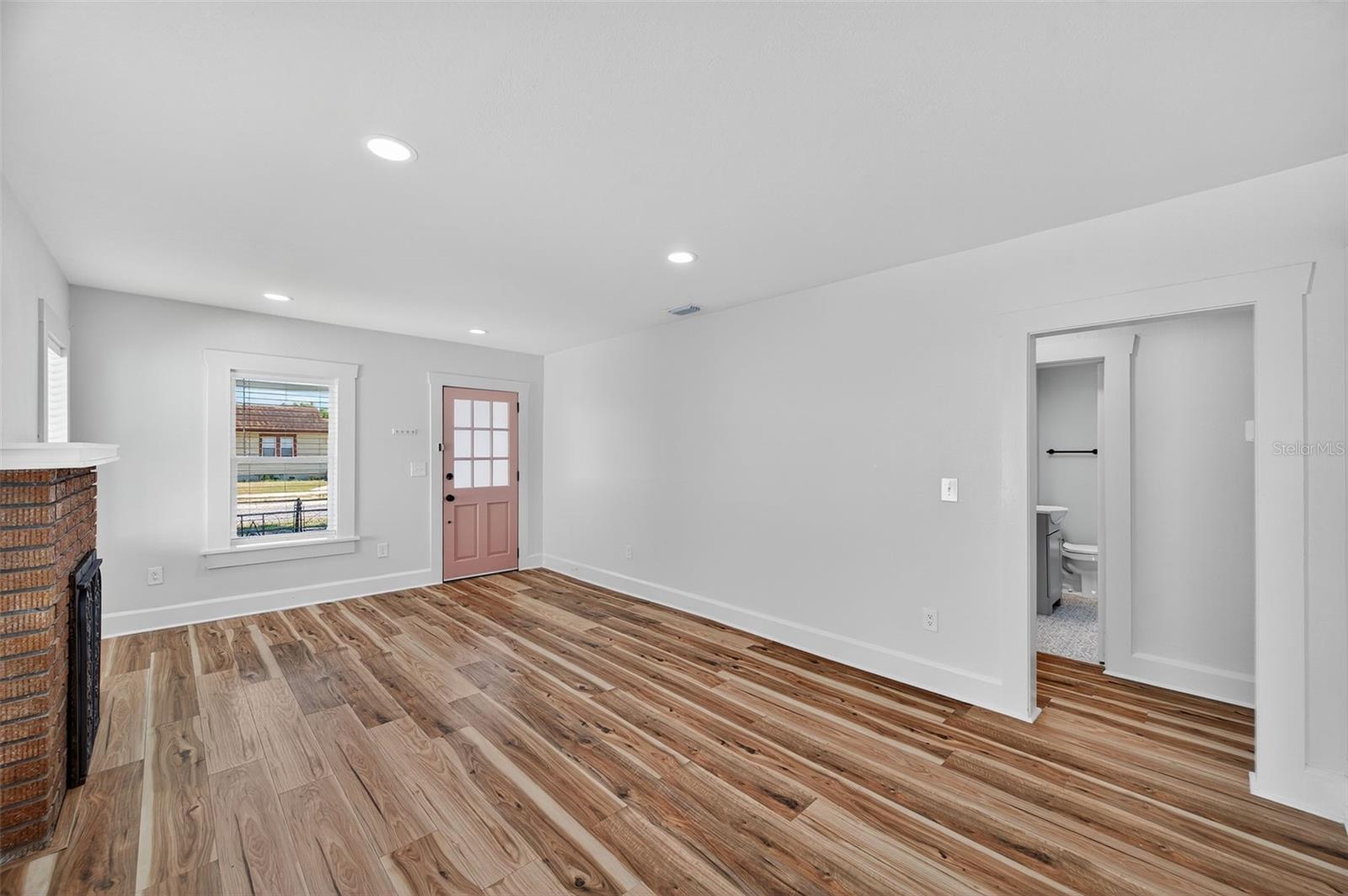 Image 6 of 51 For 1767 Scranton Street S
