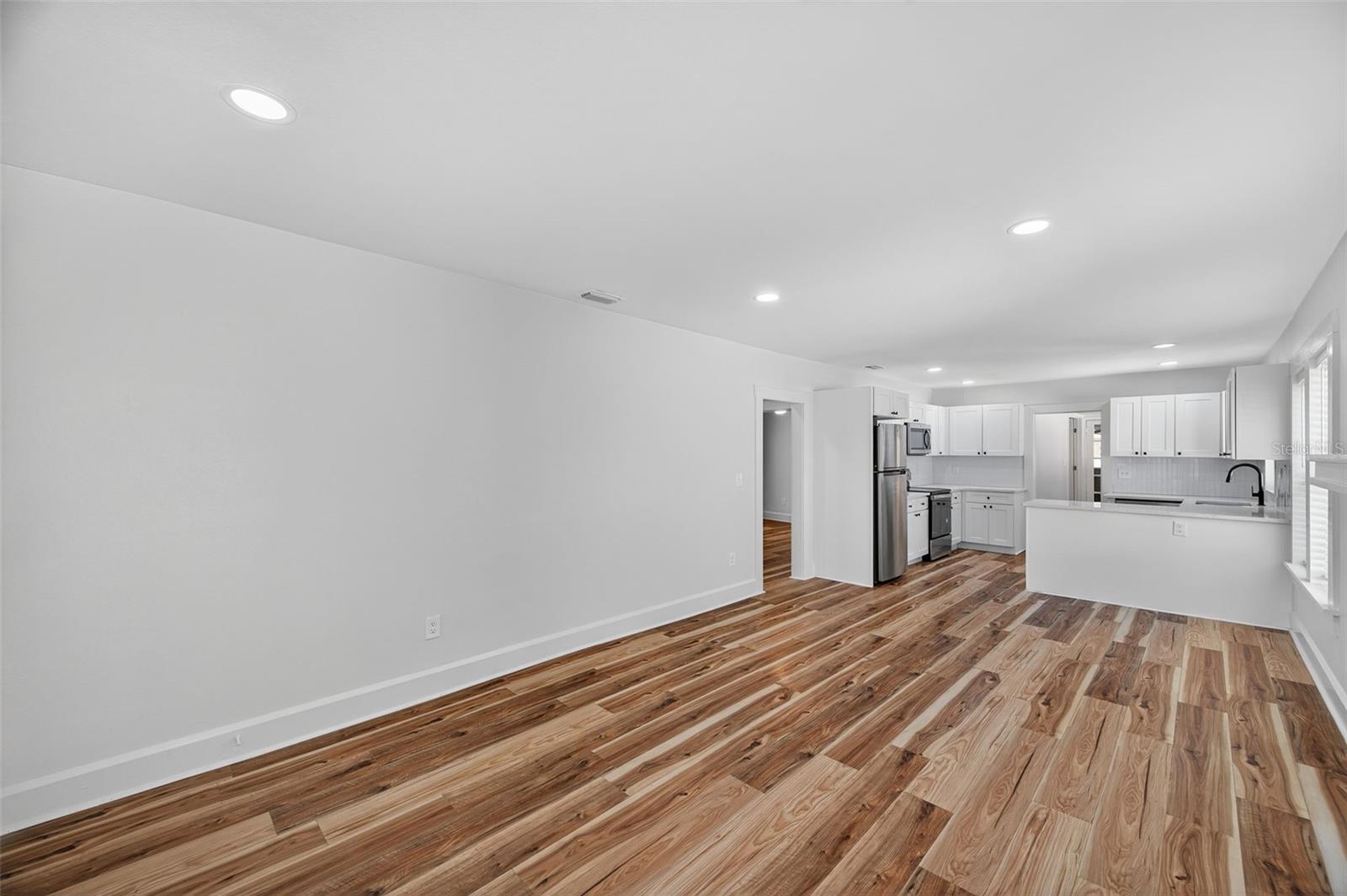 Image 7 of 51 For 1767 Scranton Street S