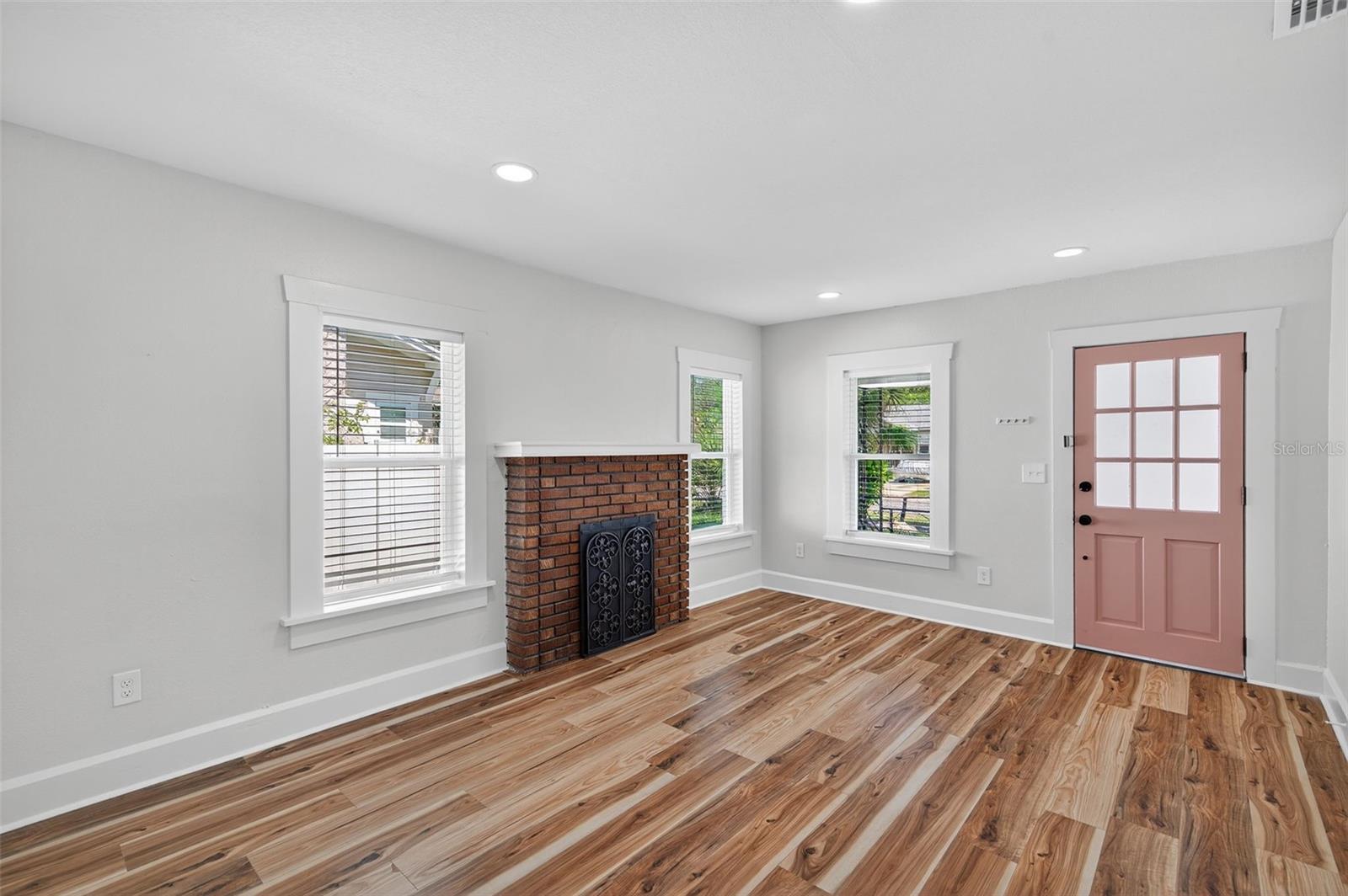 Image 9 of 51 For 1767 Scranton Street S