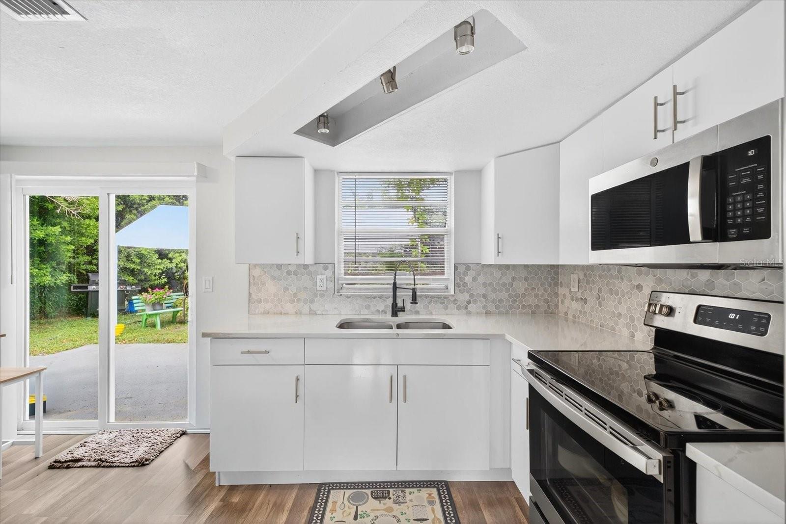 Image 10 of 40 For 7811 Fox Hollow Drive