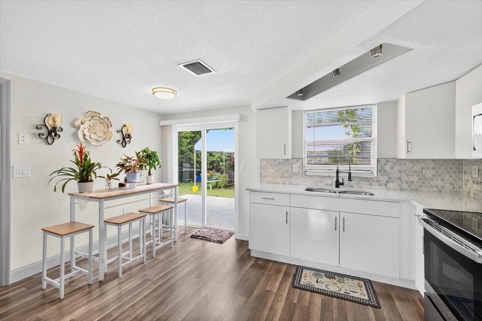 Image 12 of 40 For 7811 Fox Hollow Drive