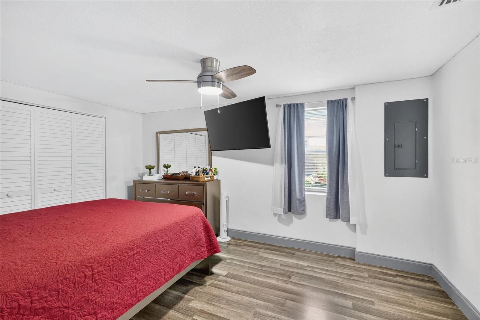 Image 13 of 40 For 7811 Fox Hollow Drive