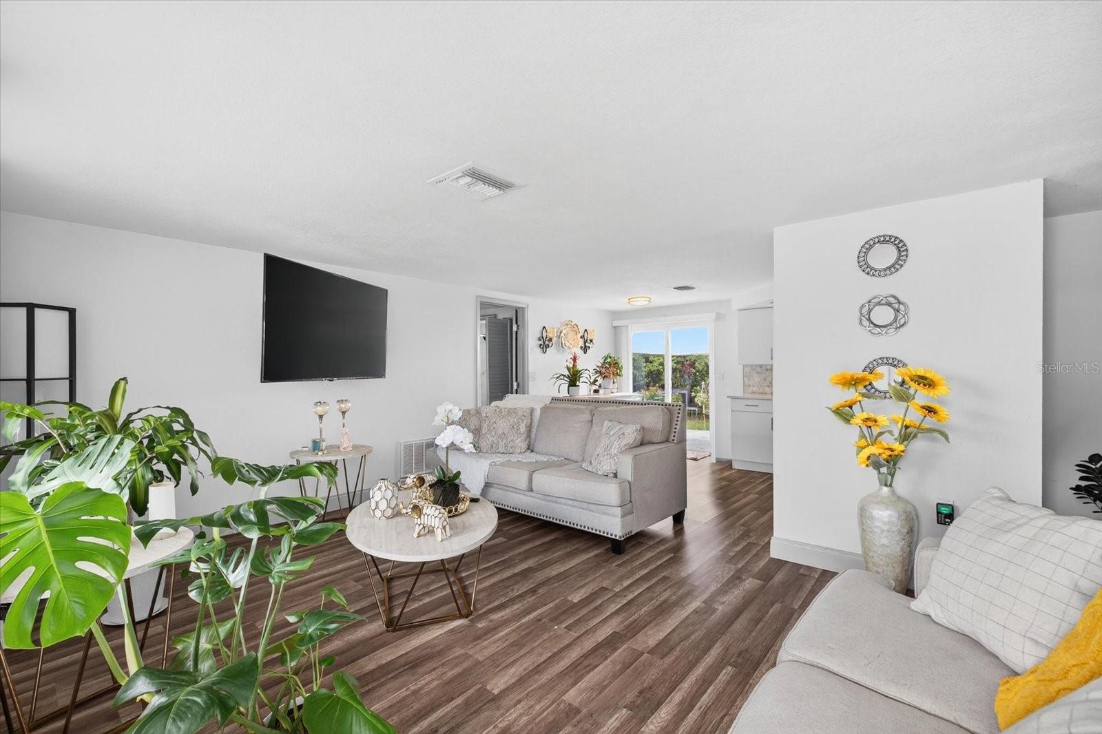 Image 5 of 40 For 7811 Fox Hollow Drive