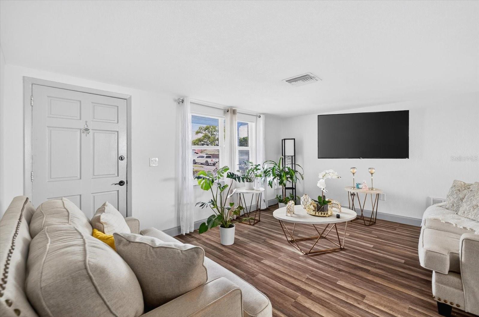 Image 6 of 40 For 7811 Fox Hollow Drive