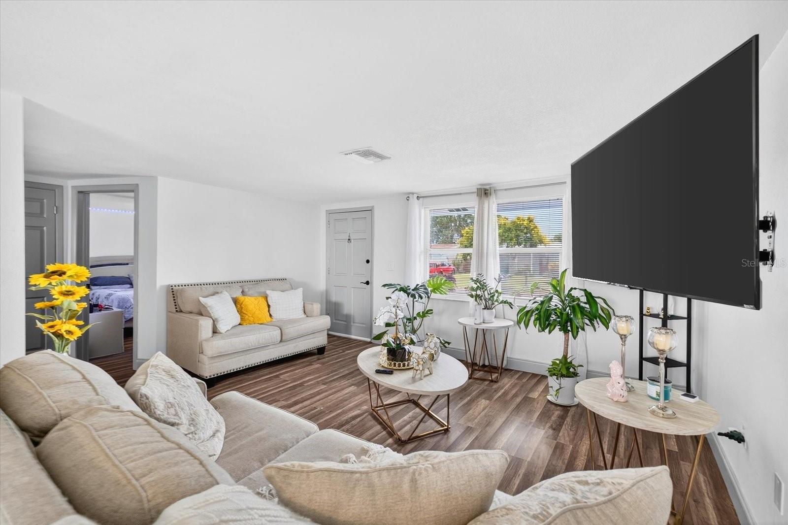 Image 7 of 40 For 7811 Fox Hollow Drive