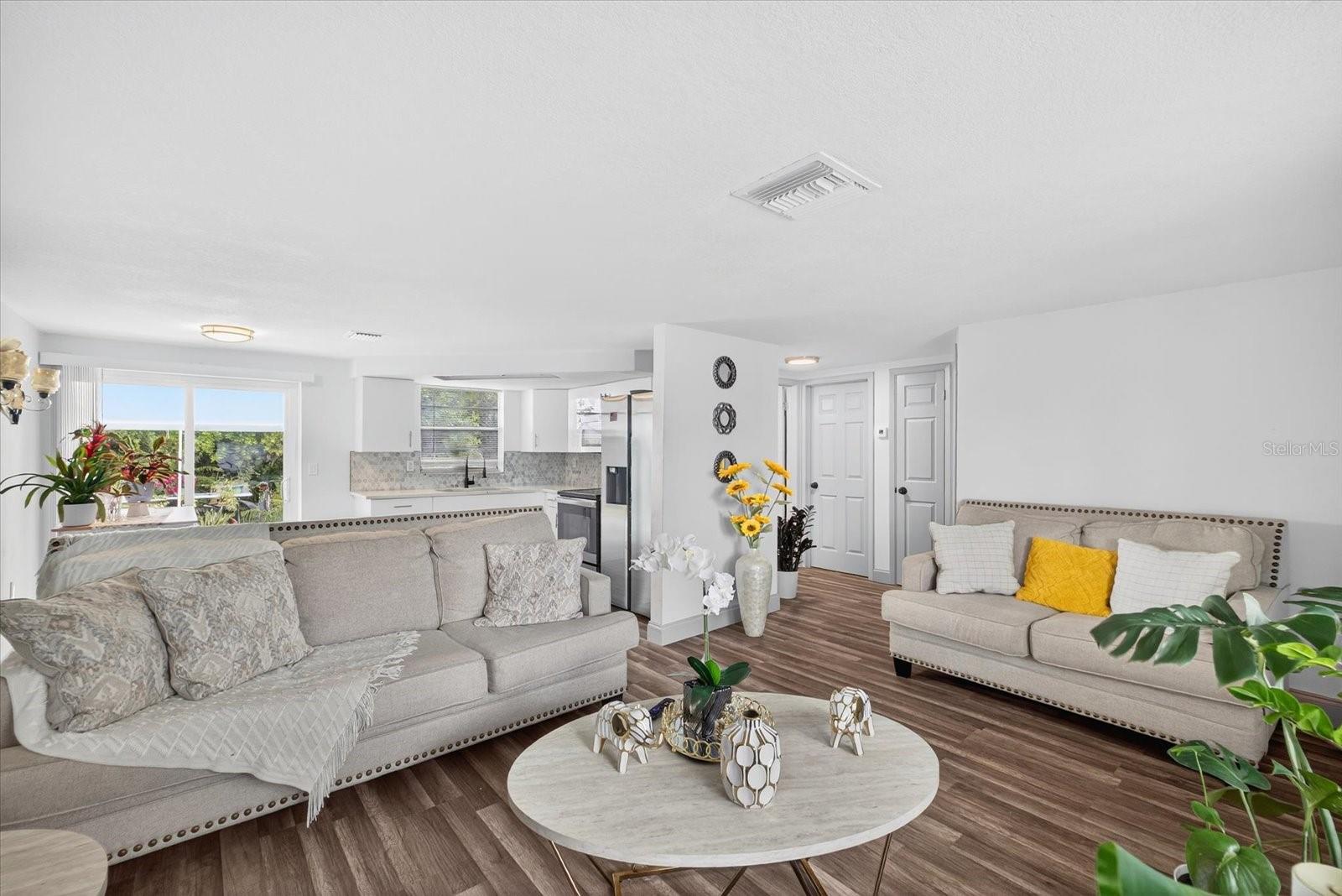 Image 9 of 40 For 7811 Fox Hollow Drive