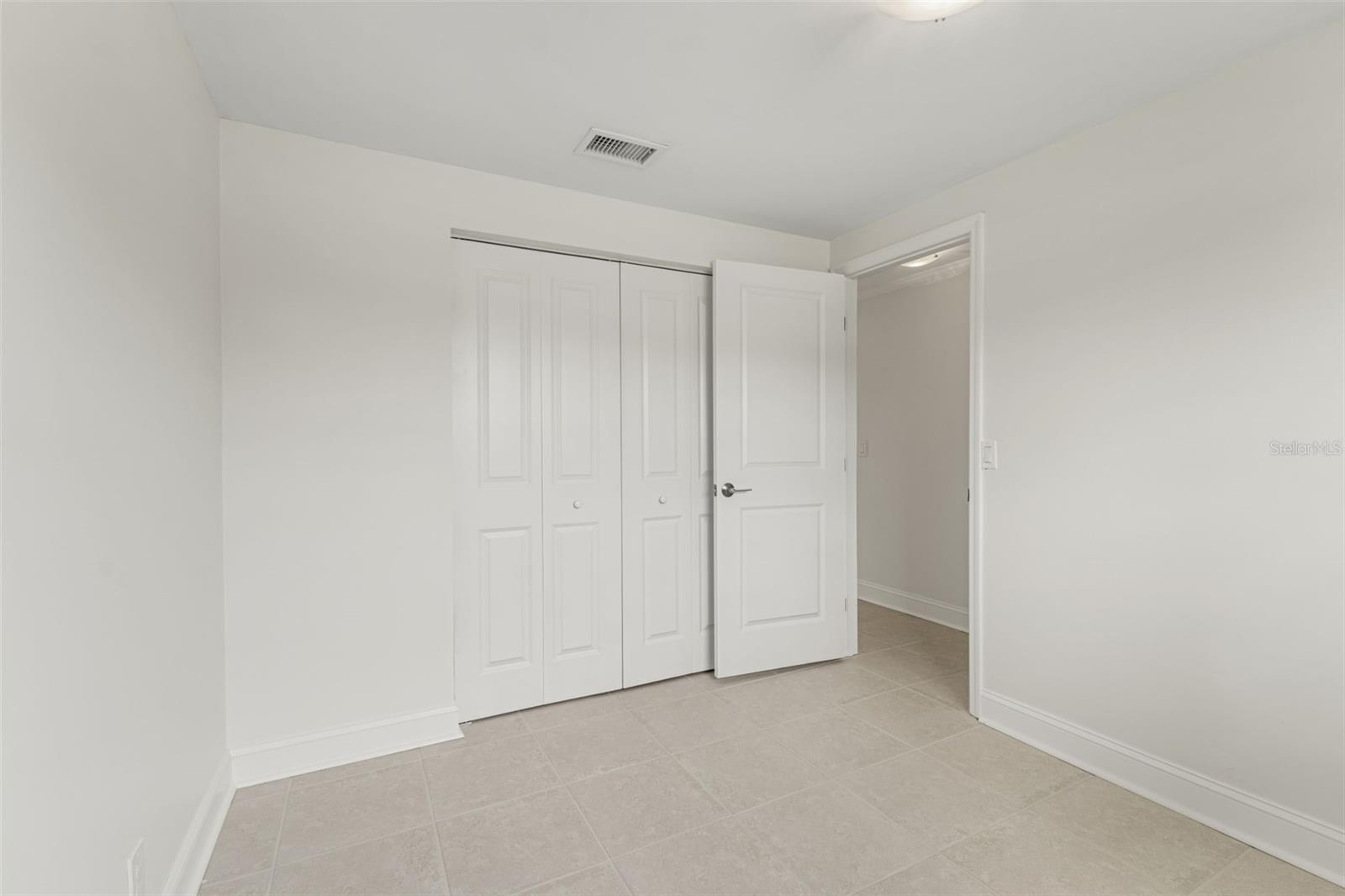 Image 17 of 56 For 505 Oakwood Boulevard