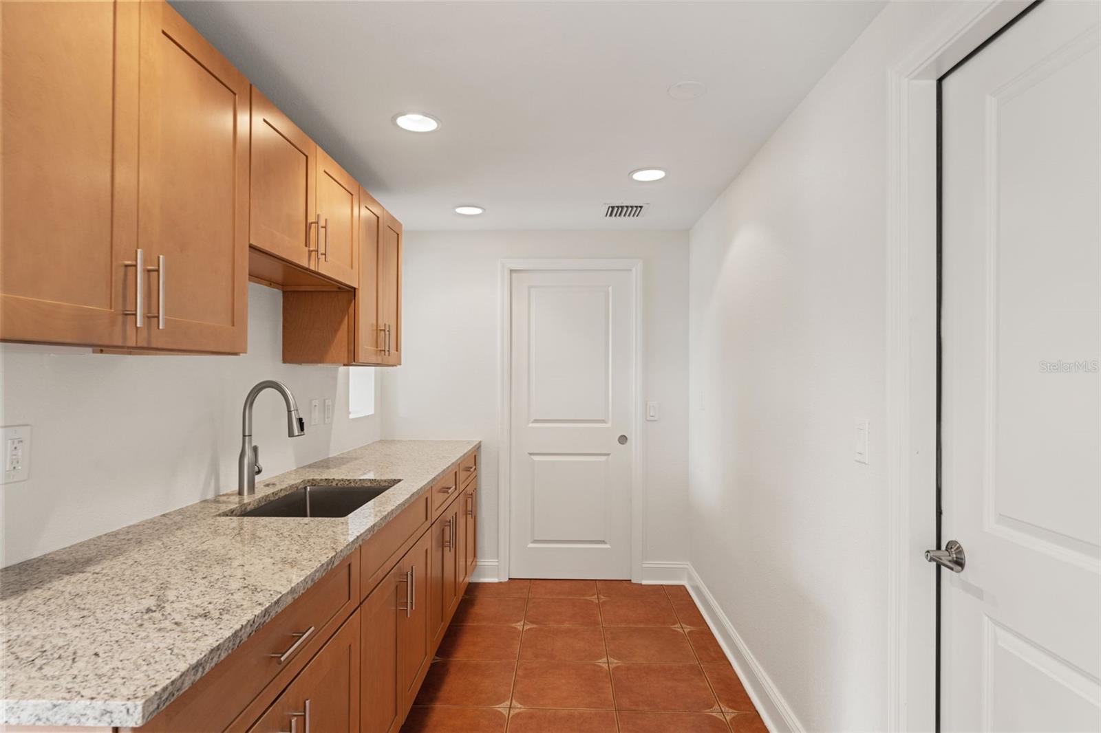 Image 25 of 56 For 505 Oakwood Boulevard