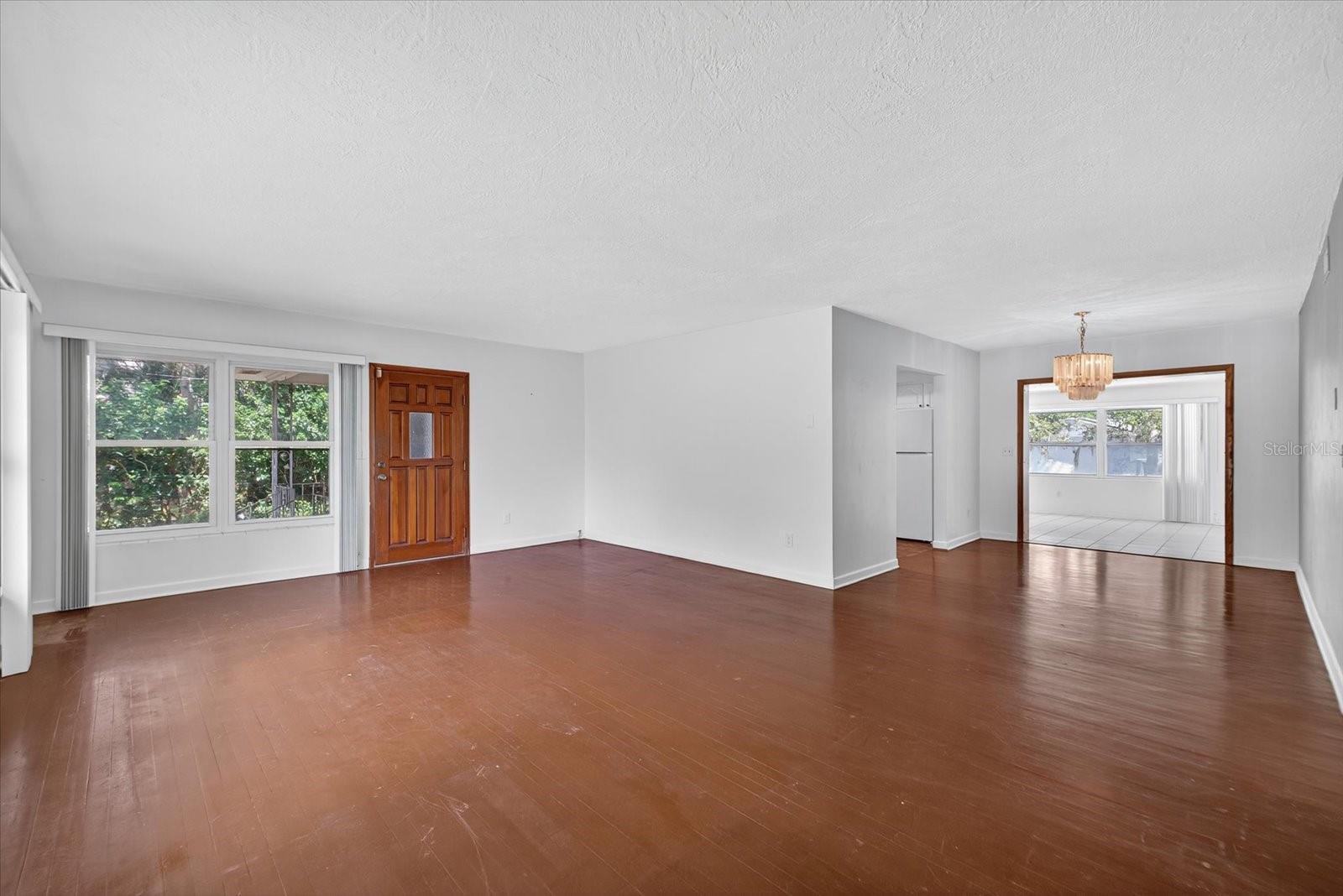 Image 10 of 38 For 215 Edgewater Drive