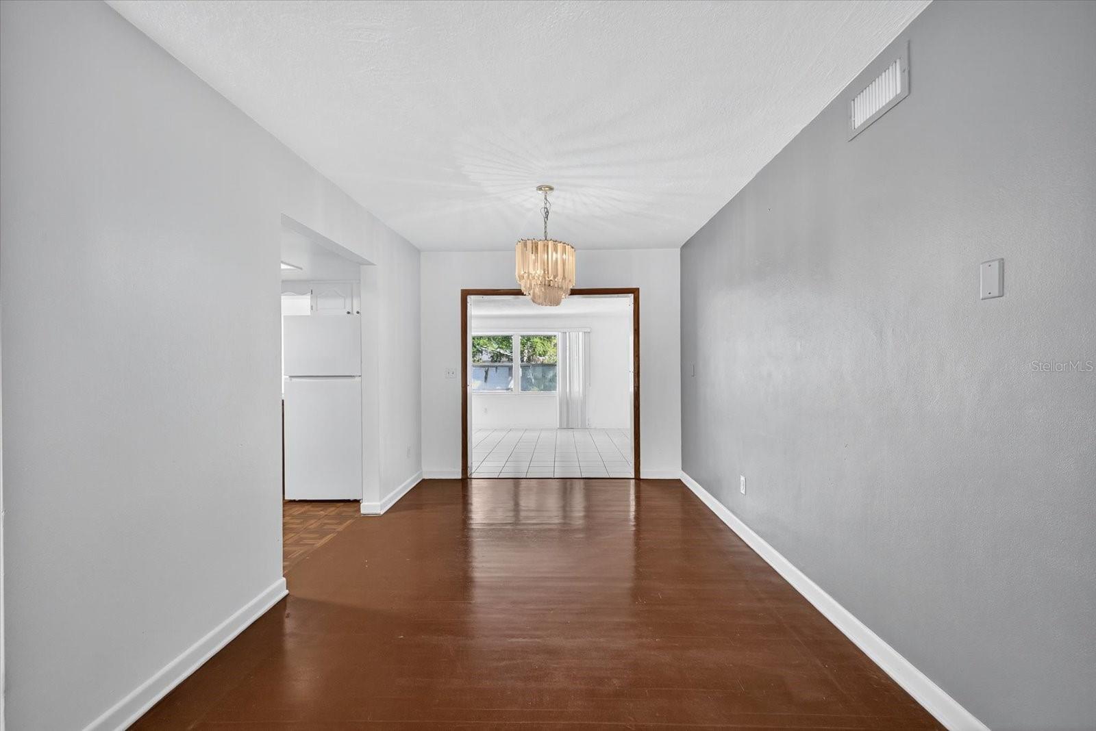 Image 11 of 38 For 215 Edgewater Drive