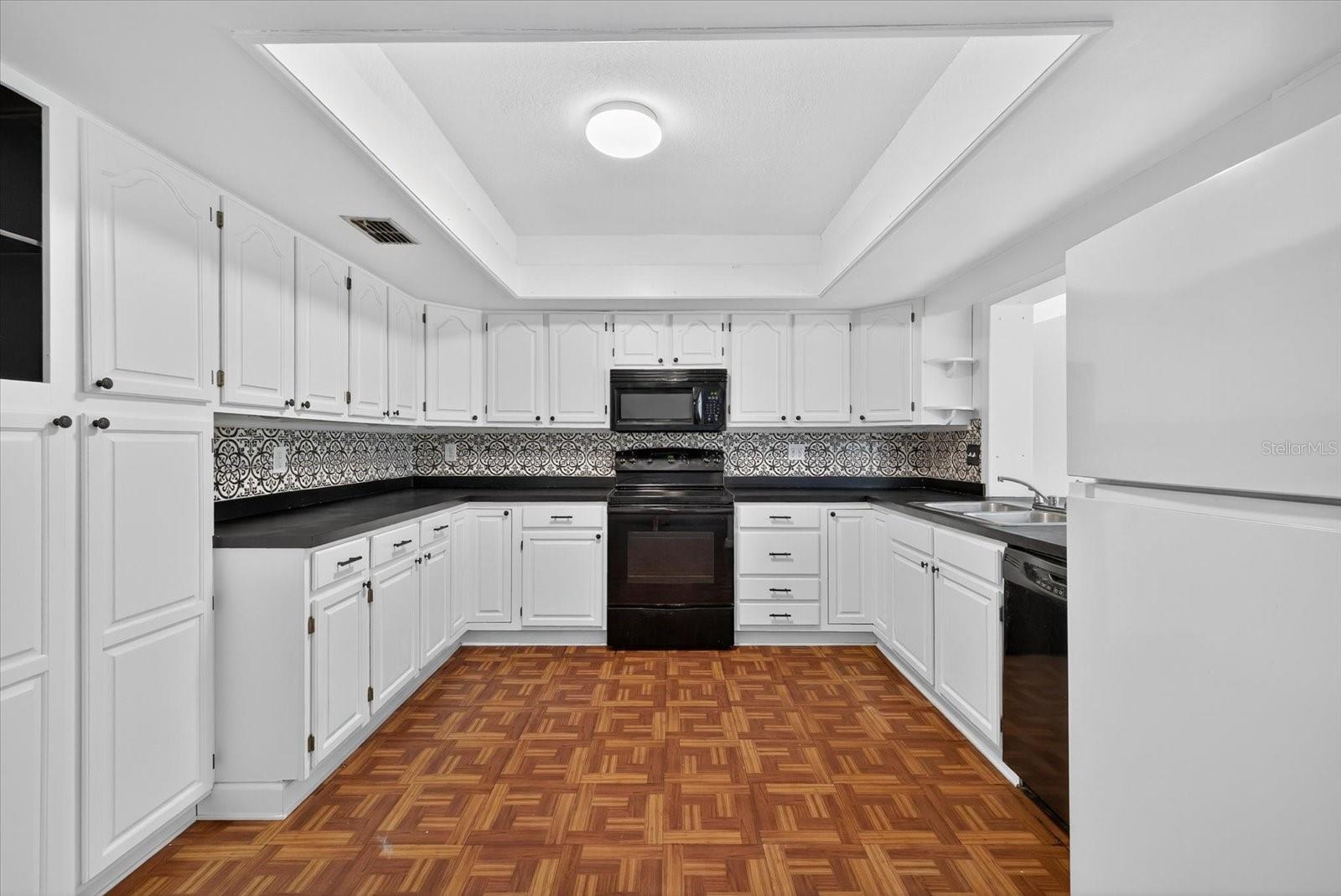 Image 14 of 38 For 215 Edgewater Drive