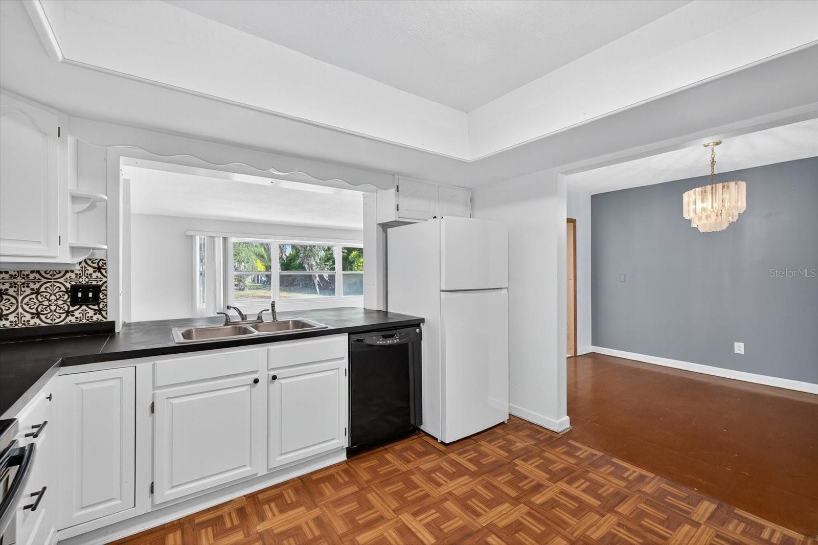 Image 15 of 38 For 215 Edgewater Drive