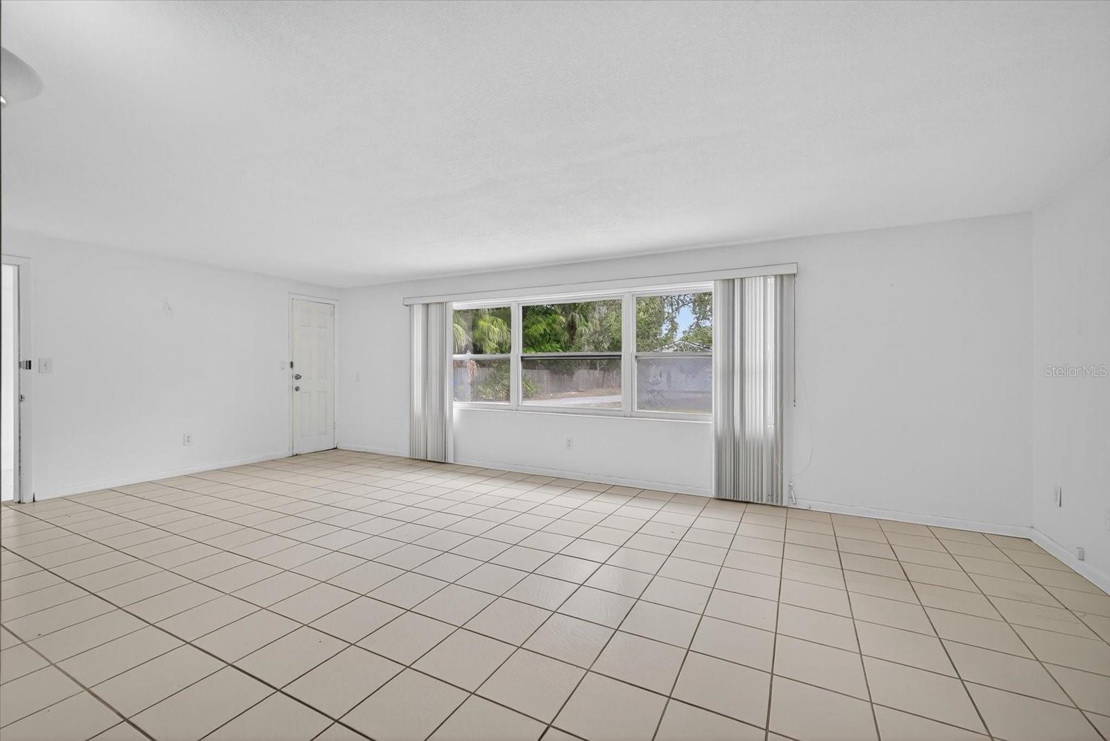 Image 17 of 38 For 215 Edgewater Drive