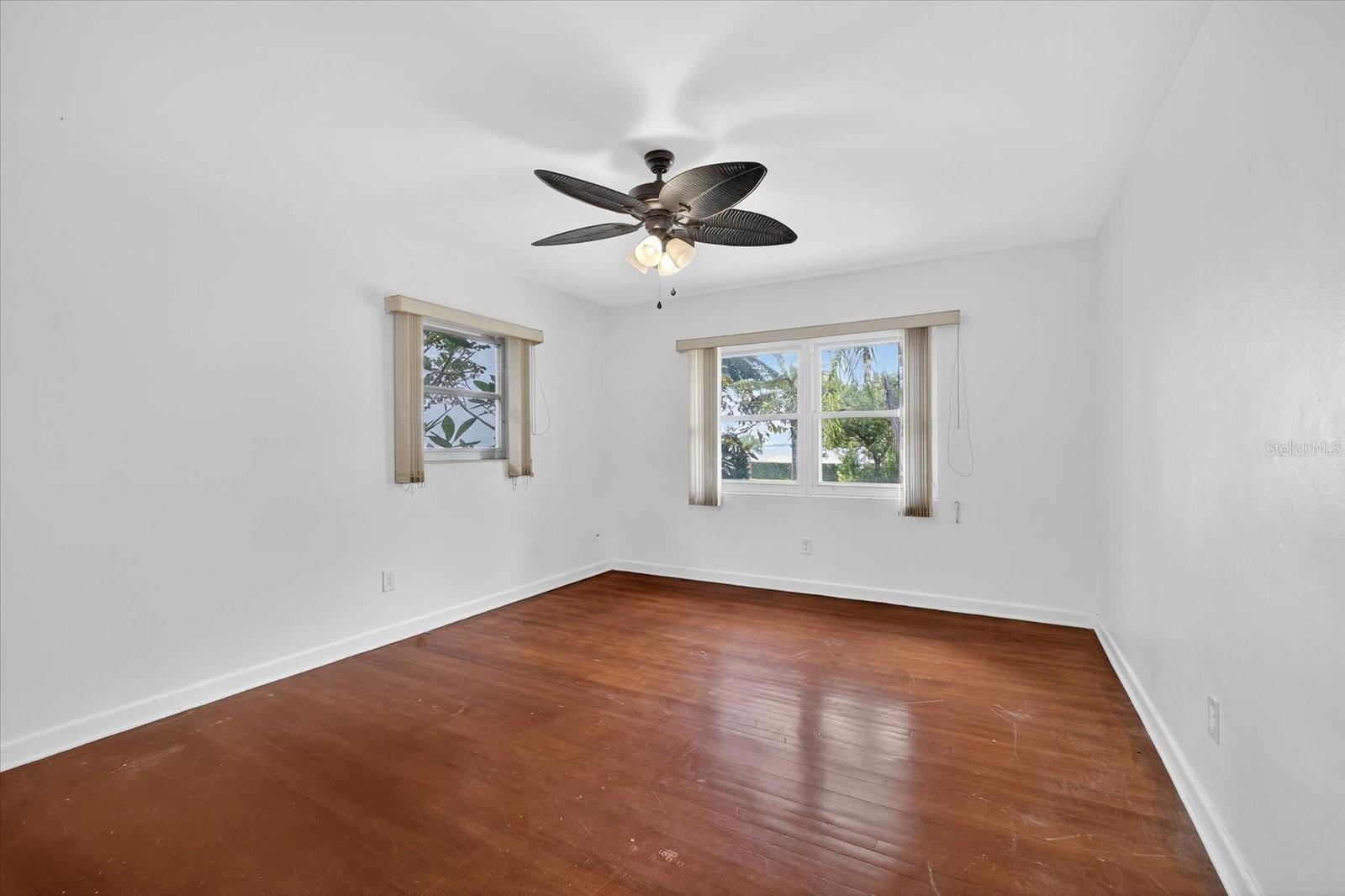 Image 20 of 38 For 215 Edgewater Drive