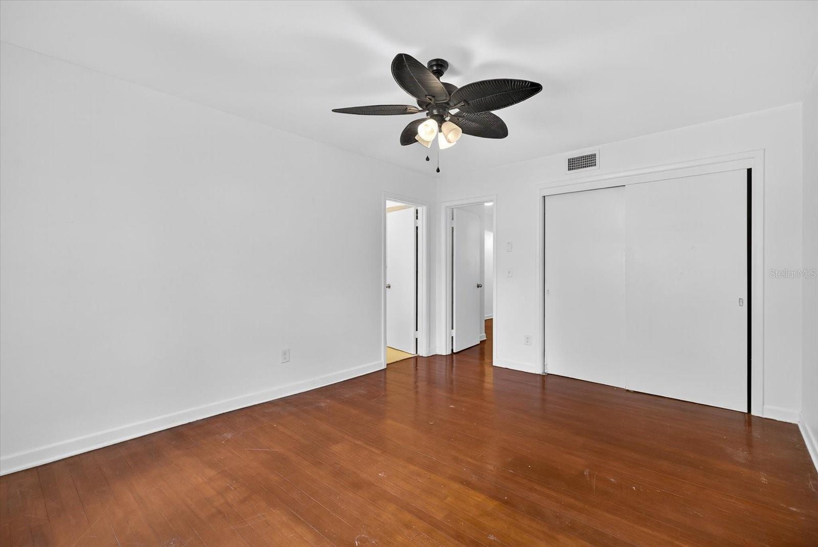 Image 21 of 38 For 215 Edgewater Drive