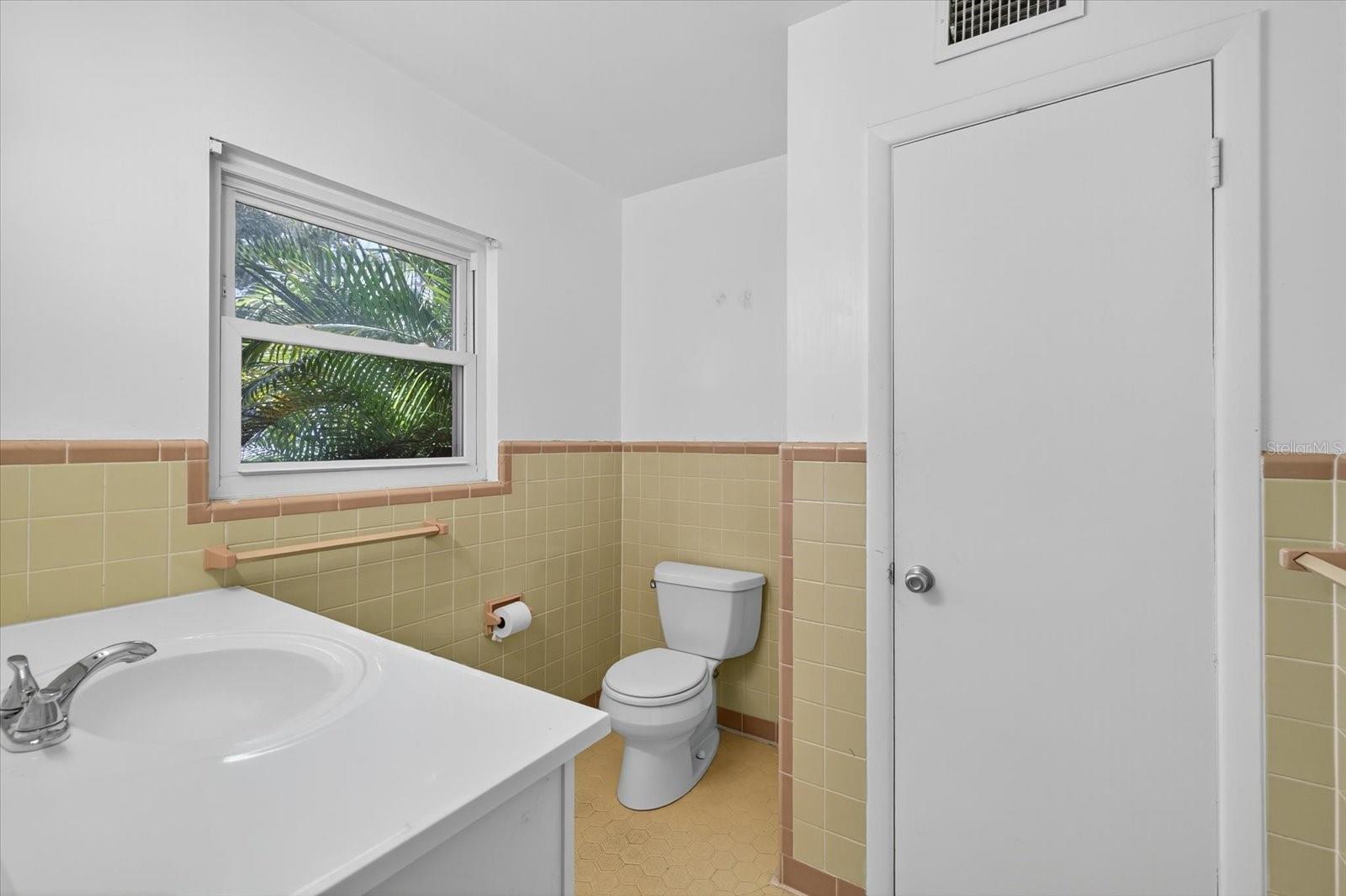 Image 22 of 38 For 215 Edgewater Drive