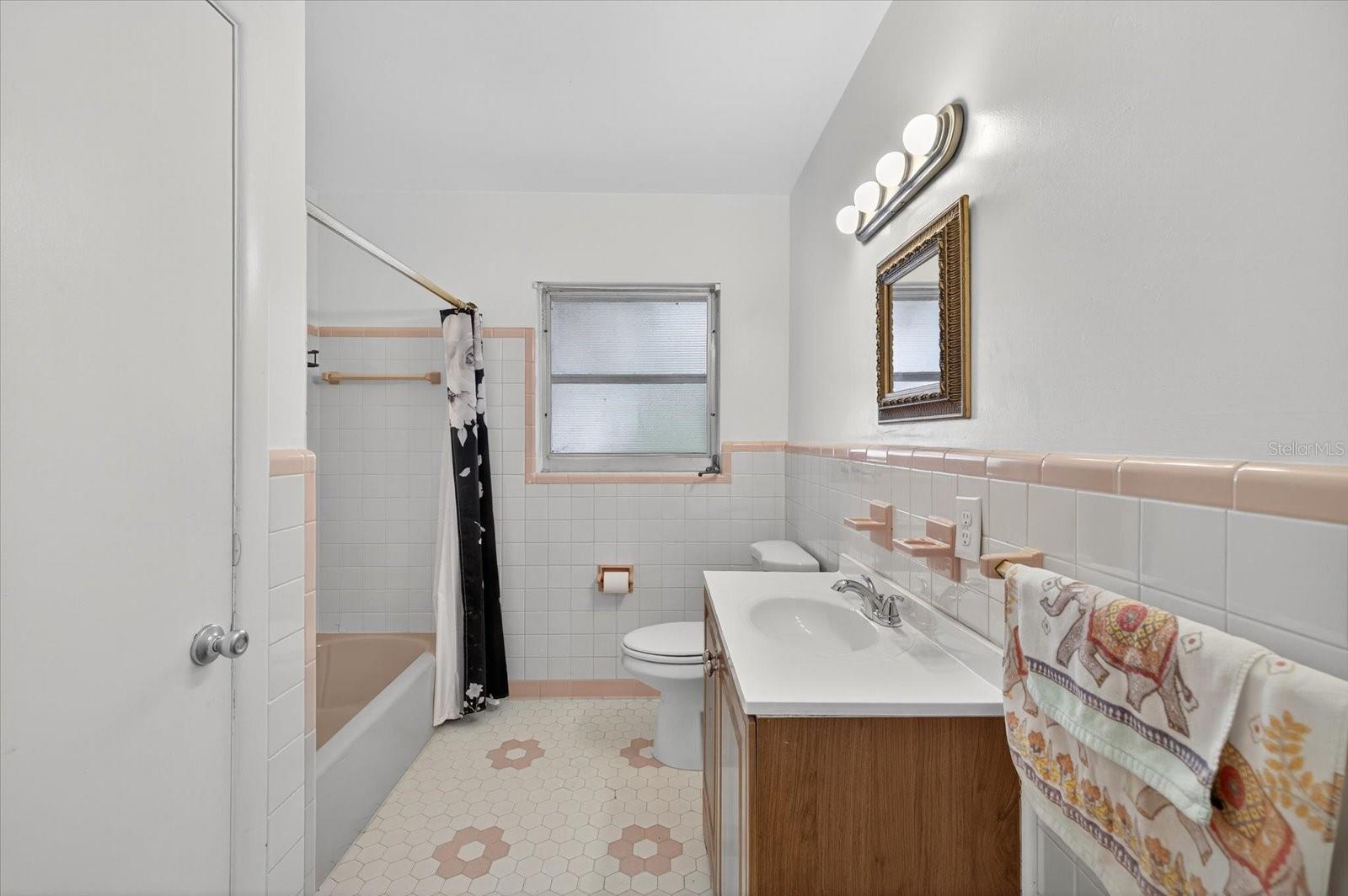 Image 27 of 38 For 215 Edgewater Drive