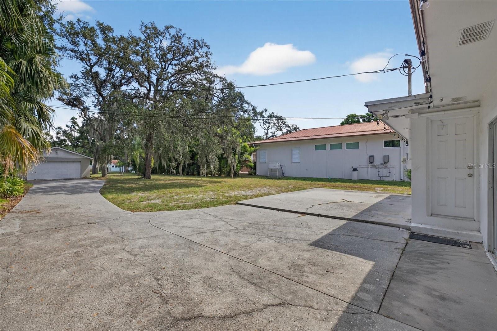 Image 33 of 38 For 215 Edgewater Drive