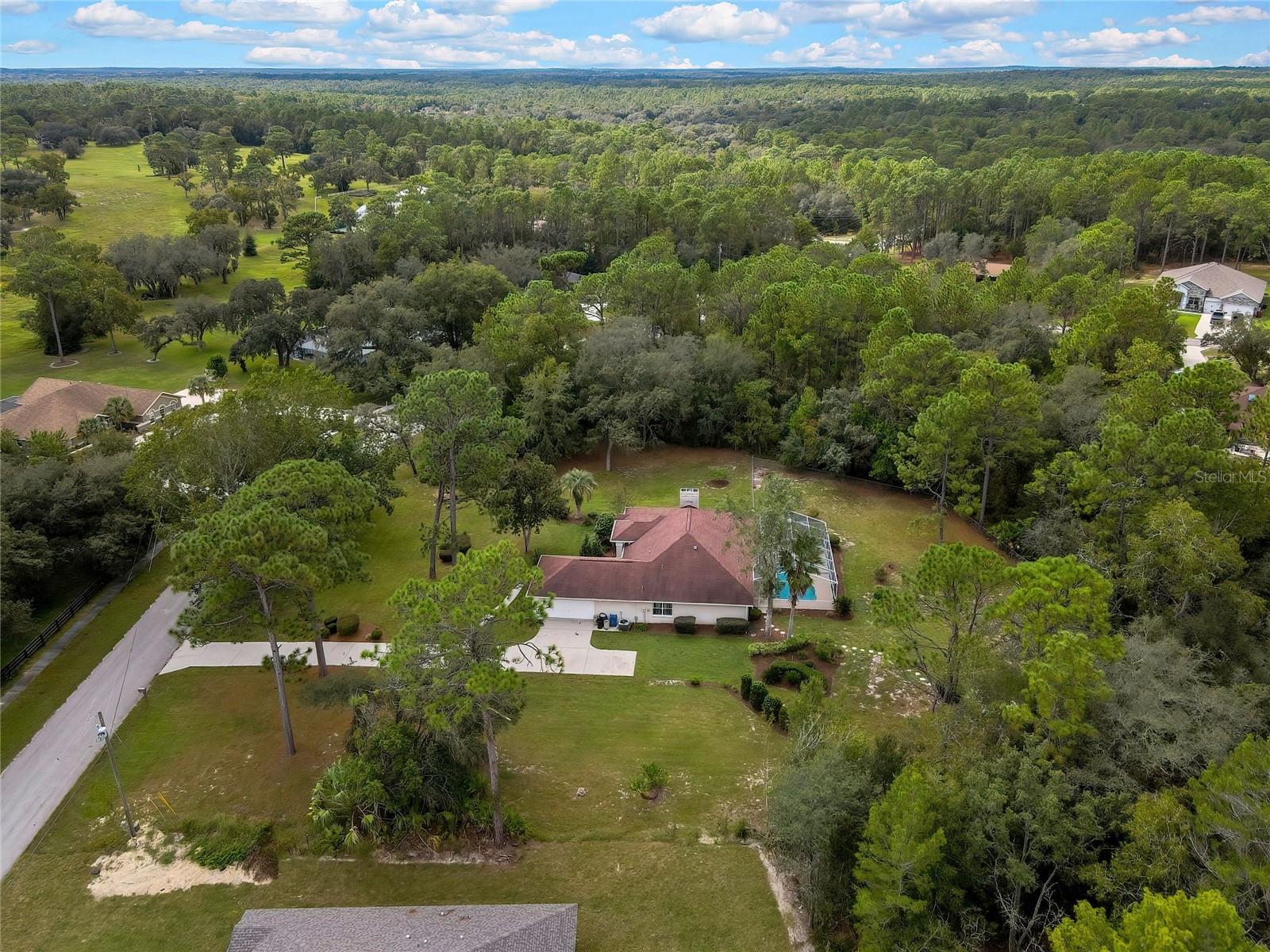 Listing photo id 8 for 3275 Daffodil Drive