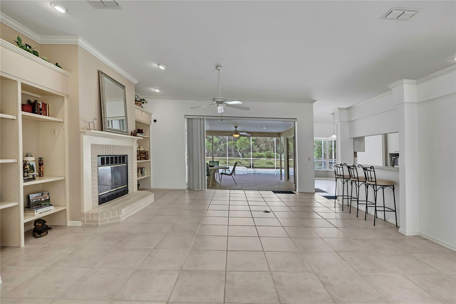 Listing photo id 14 for 3275 Daffodil Drive