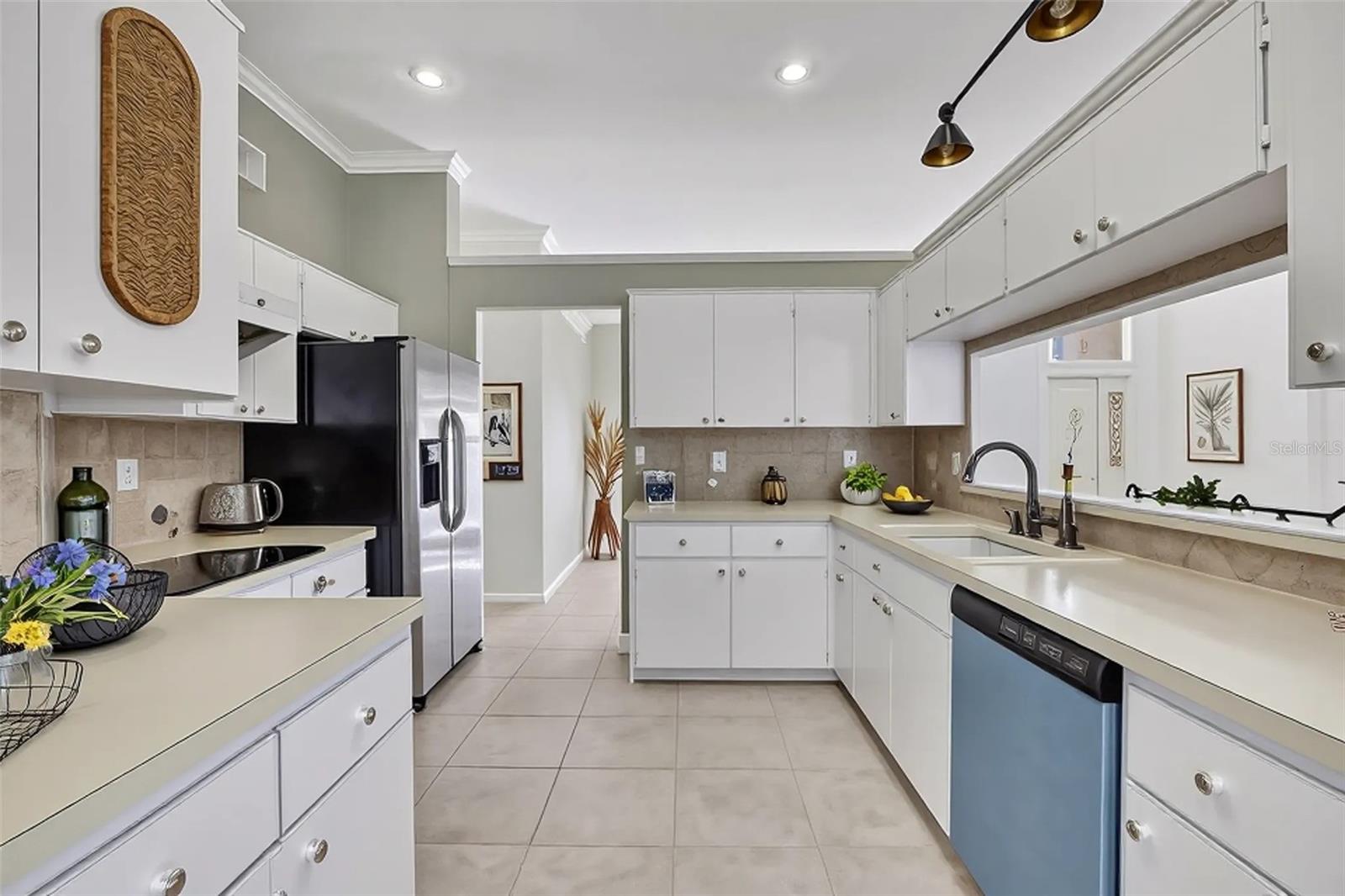 Listing photo id 19 for 3275 Daffodil Drive